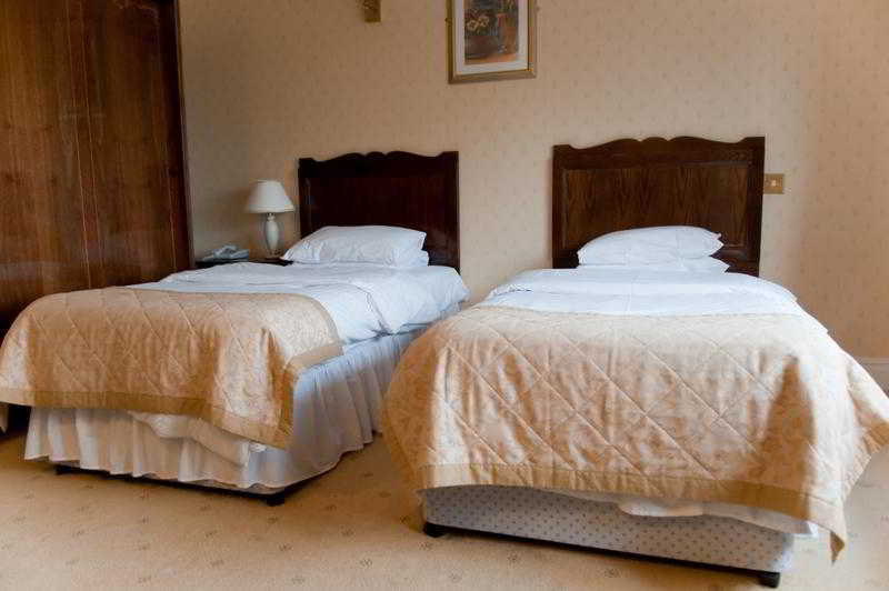 Hadlow Manor Exterior photo