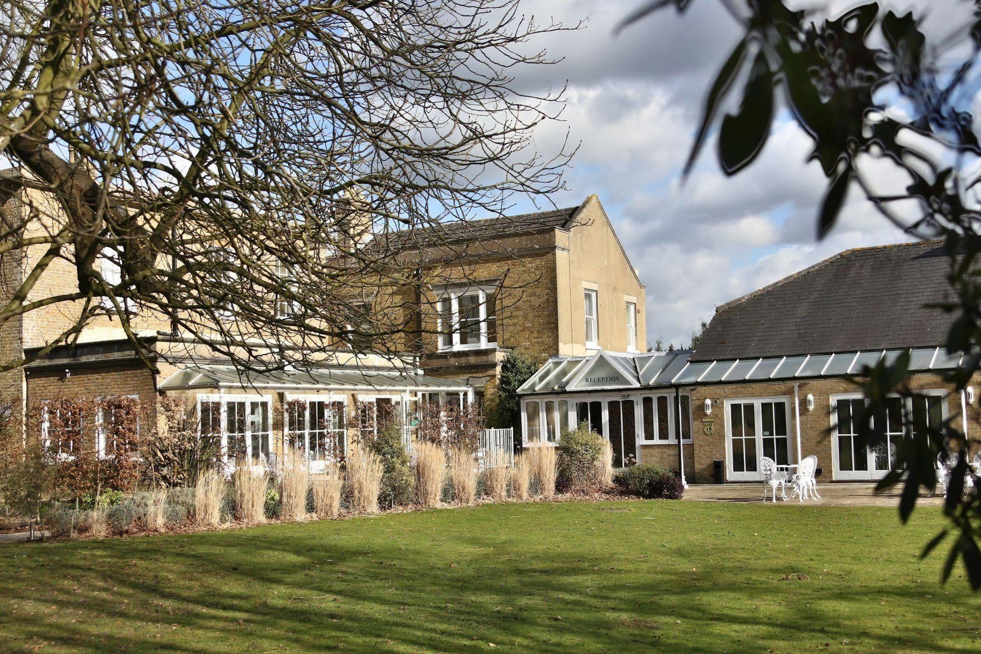 Hadlow Manor Exterior photo
