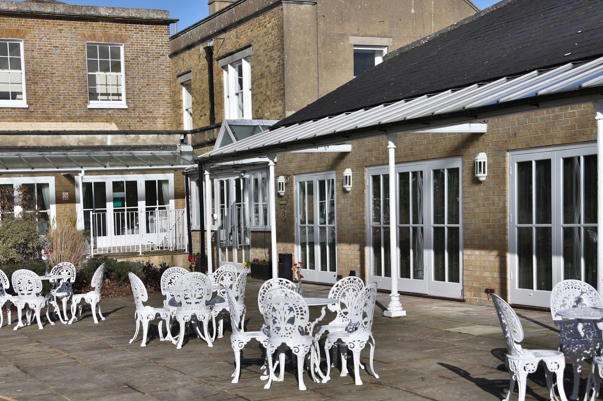 Hadlow Manor Exterior photo