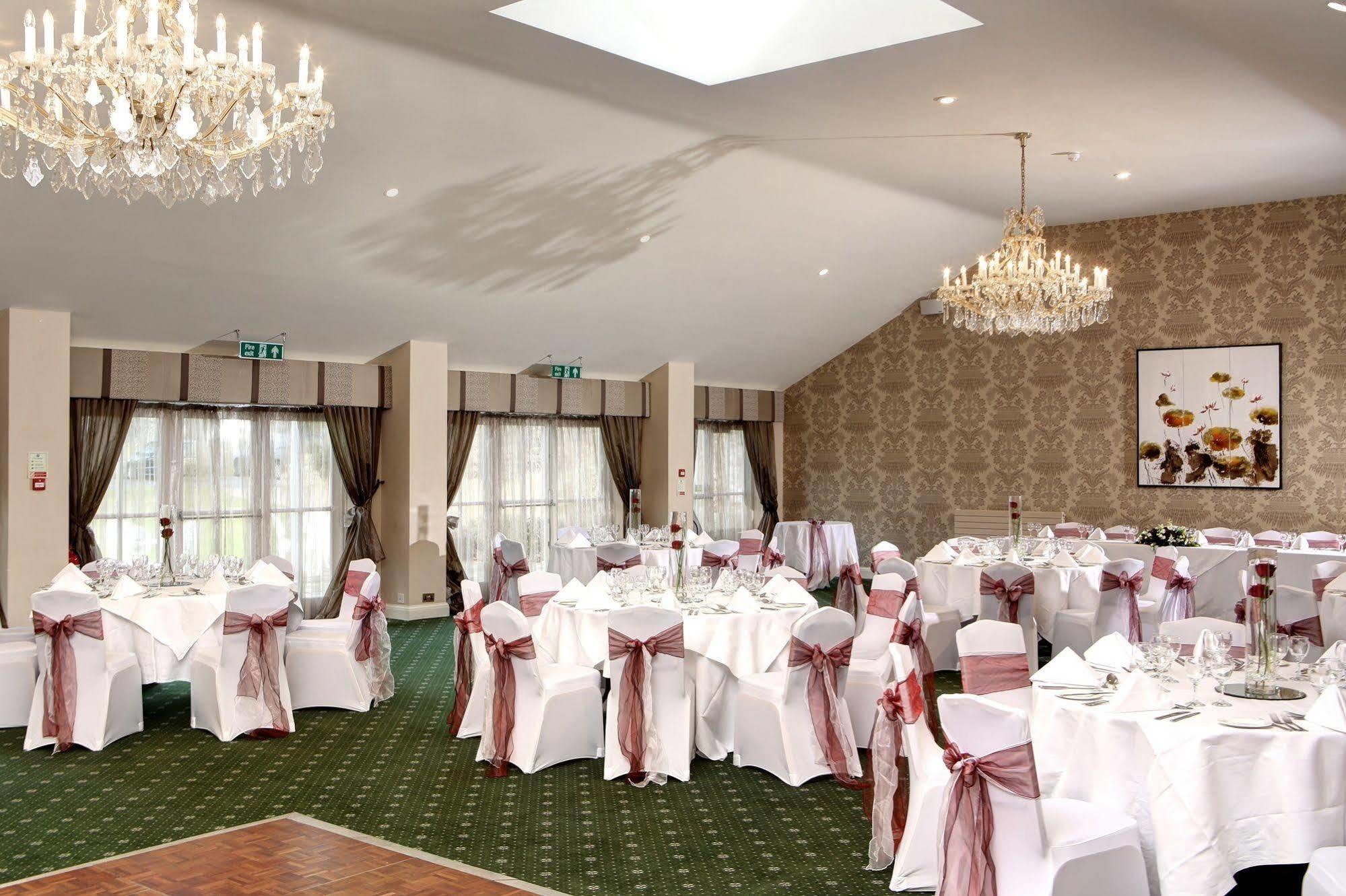 Hadlow Manor Exterior photo