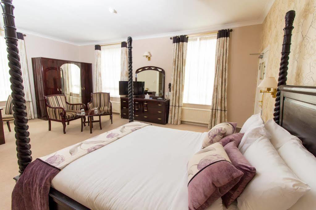 Hadlow Manor Exterior photo