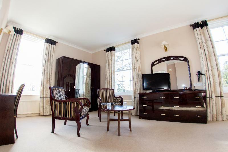 Hadlow Manor Exterior photo